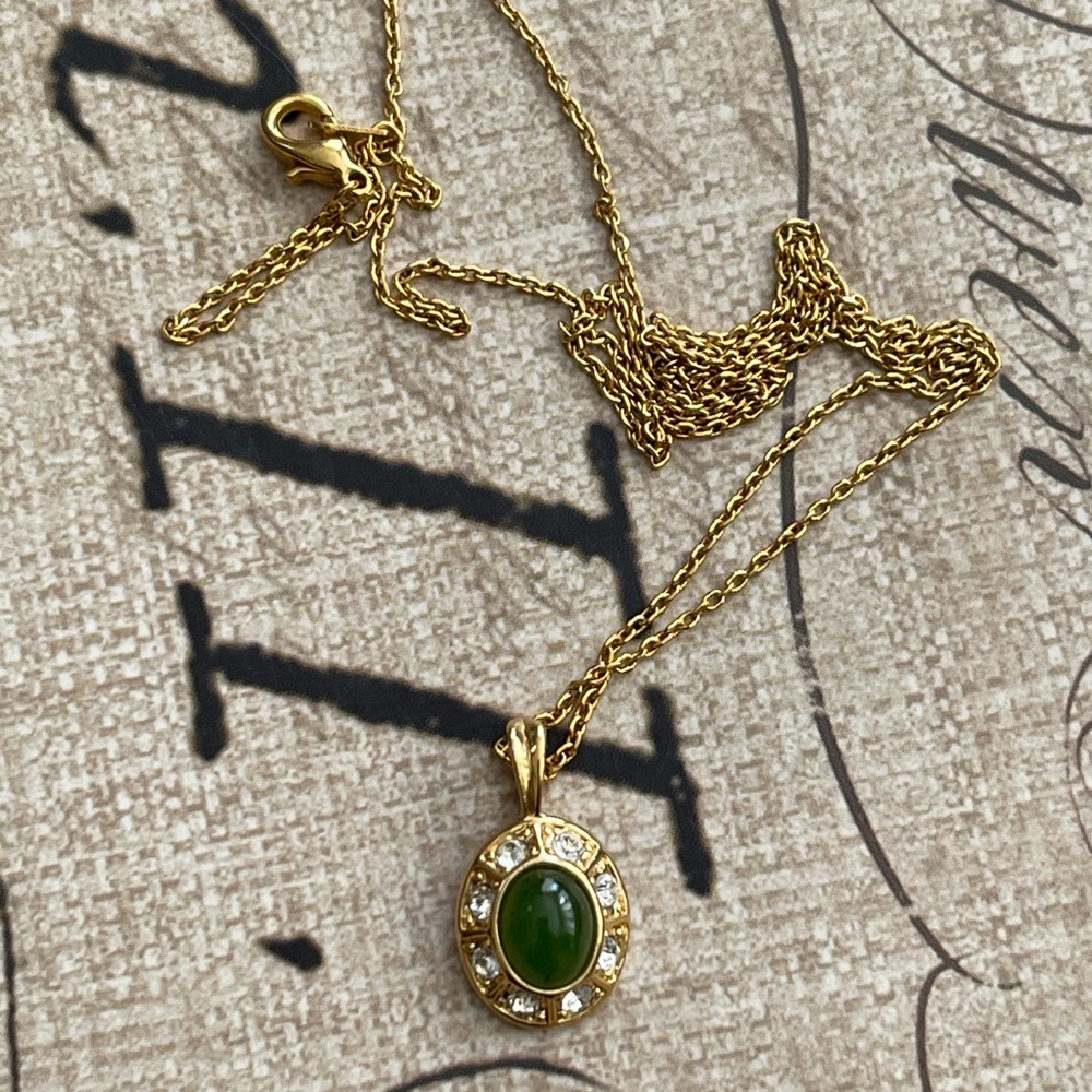 Nephrite jade pendant & chain - Picture 4 of 7